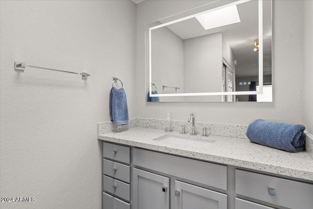 9058 E GELDING Drive, Scottsdale, AZ 85260