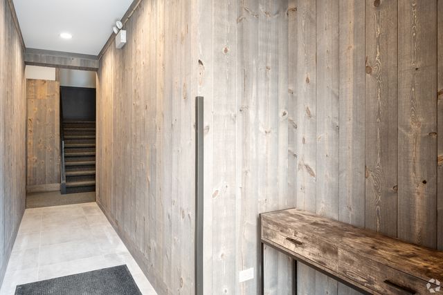 1647 W Irving Park Road 4E, Chicago, IL 60613