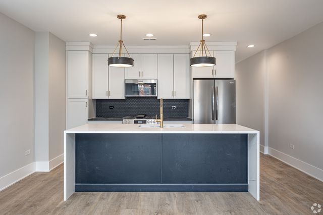 1647 W Irving Park Road 4E, Chicago, IL 60613