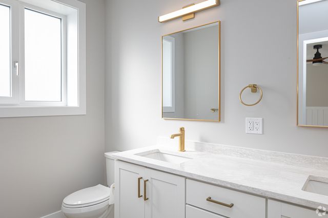 1647 W Irving Park Road 4E, Chicago, IL 60613