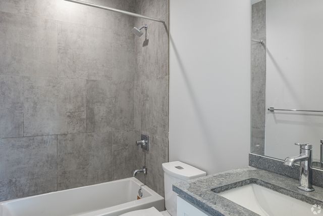 1647 W Irving Park Road 4E, Chicago, IL 60613