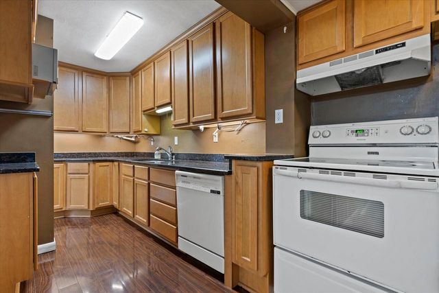5006 N Port Washington ROAD, Glendale, WI 53217