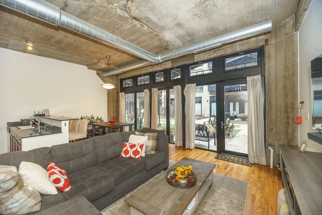 1000 W 15th Street 115, Chicago, IL 60608