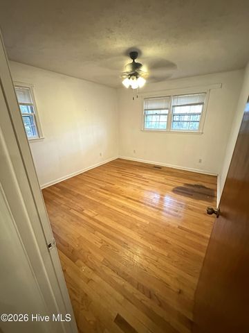 131 Pineway Street NE, Whiteville, NC 28472