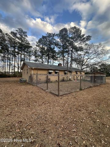 131 Pineway Street NE, Whiteville, NC 28472