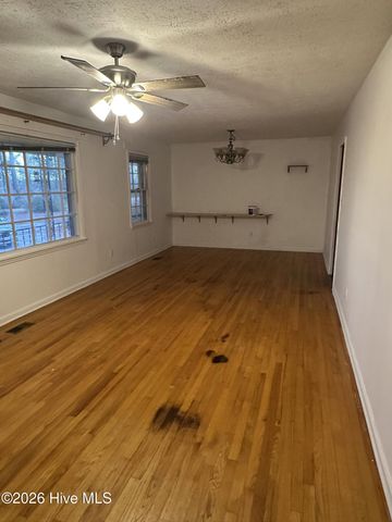 131 Pineway Street NE, Whiteville, NC 28472