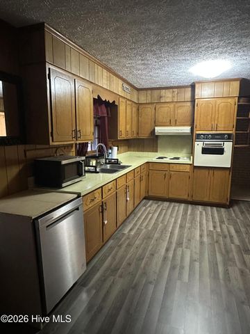 131 Pineway Street NE, Whiteville, NC 28472