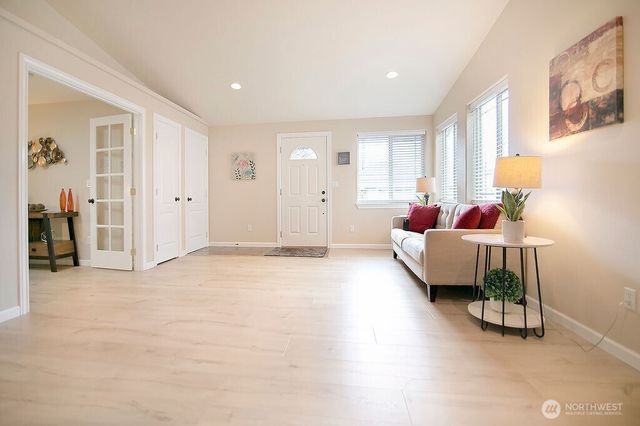 18 Willow Point Loop, Longview, WA 98632
