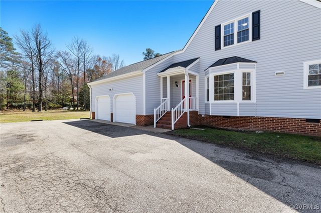 207 Comstock Dr, Colonial Heights, VA 23834