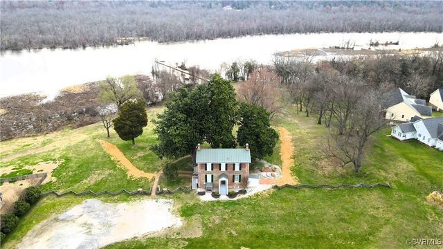 207 Comstock Dr, Colonial Heights, VA 23834