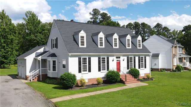207 Comstock Dr, Colonial Heights, VA 23834