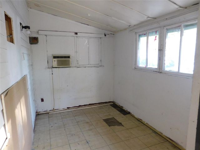 8015 N 11TH STREET, Tampa, FL 33604