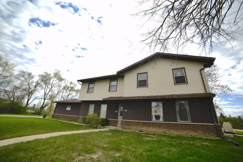 7573 S 75th STREET #7577, Franklin, WI 53132