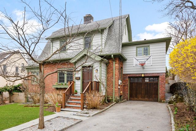 35 Wildwood Road, New Rochelle, NY 10804