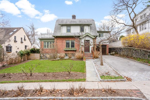 35 Wildwood Road, New Rochelle, NY 10804