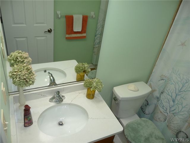 129 Blossom Wood Lane, Cheektowaga, NY 14227