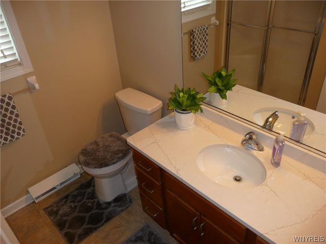 129 Blossom Wood Lane, Cheektowaga, NY 14227