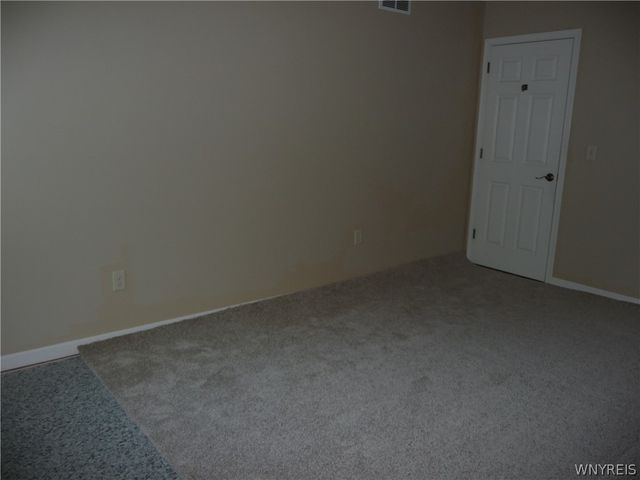 129 Blossom Wood Lane, Cheektowaga, NY 14227