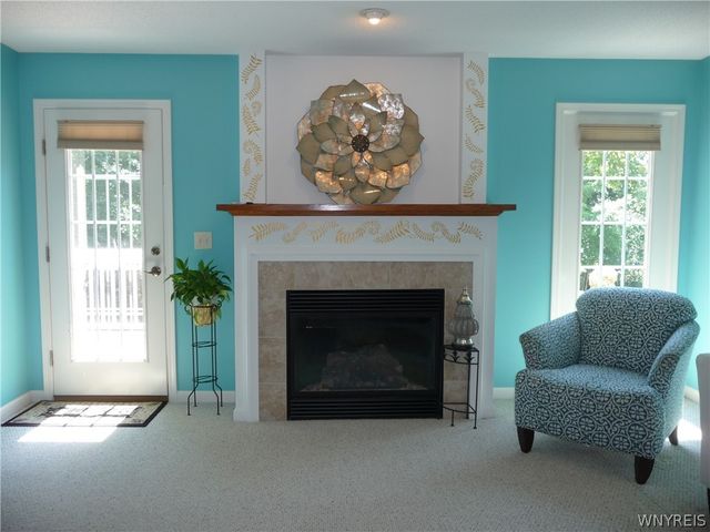 129 Blossom Wood Lane, Cheektowaga, NY 14227