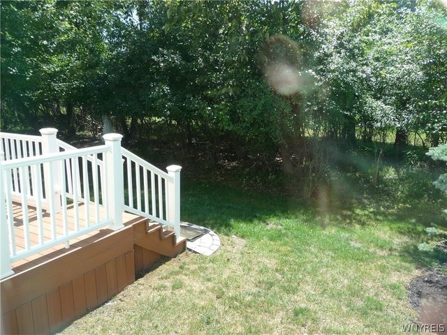 129 Blossom Wood Lane, Cheektowaga, NY 14227