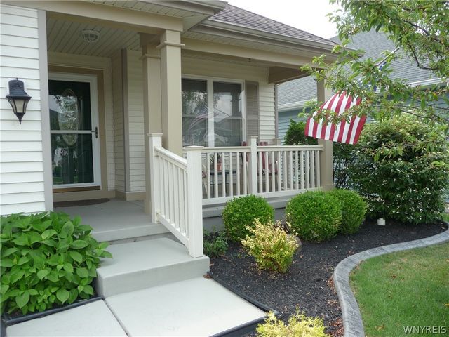 129 Blossom Wood Lane, Cheektowaga, NY 14227