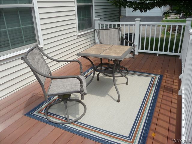 129 Blossom Wood Lane, Cheektowaga, NY 14227