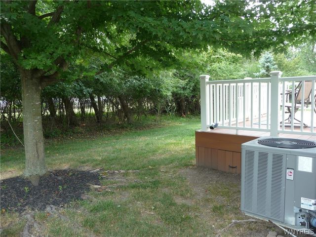 129 Blossom Wood Lane, Cheektowaga, NY 14227