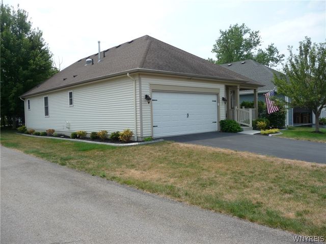 129 Blossom Wood Lane, Cheektowaga, NY 14227