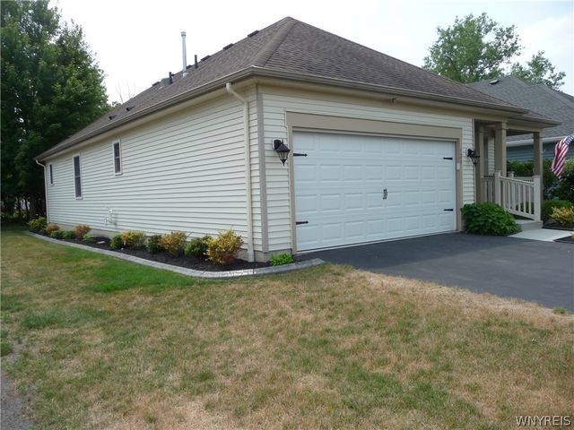 129 Blossom Wood Lane, Cheektowaga, NY 14227