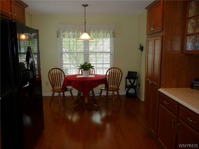 129 Blossom Wood Lane, Cheektowaga, NY 14227