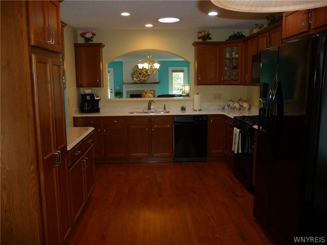 129 Blossom Wood Lane, Cheektowaga, NY 14227
