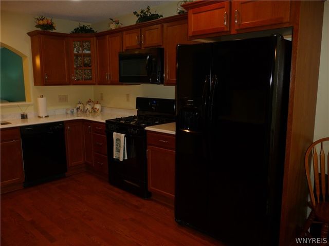 129 Blossom Wood Lane, Cheektowaga, NY 14227