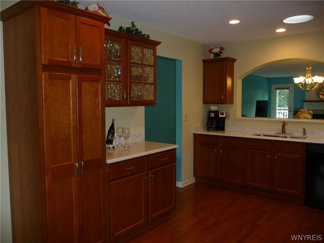 129 Blossom Wood Lane, Cheektowaga, NY 14227