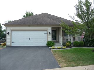 129 Blossom Wood Lane, Cheektowaga, NY 14227