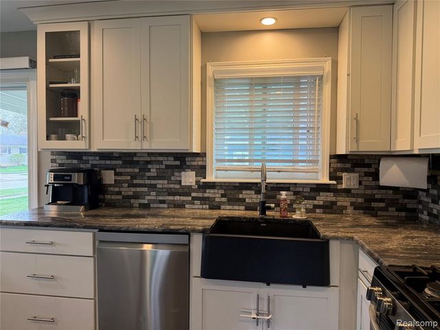 38604 Maes Street, Westland, MI 48186