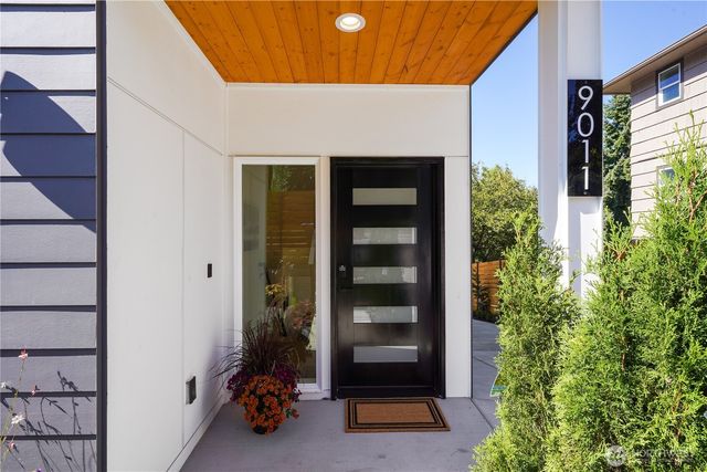 9011 14th Avenue SW, Seattle, WA 98106