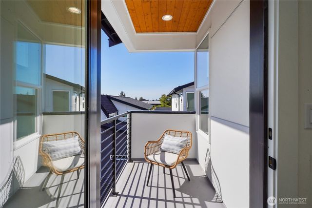 9011 14th Avenue SW, Seattle, WA 98106