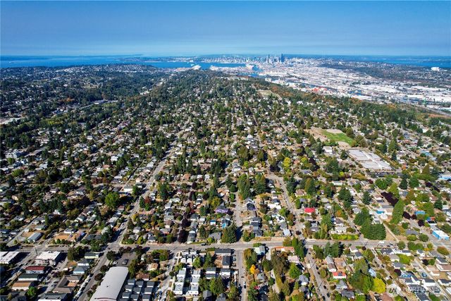 9011 14th Avenue SW, Seattle, WA 98106