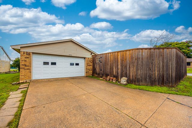 5721 Squires Drive, The Colony, TX 75056