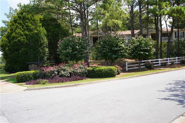 182 Oak Green Drive, Lawrenceville, GA 30044