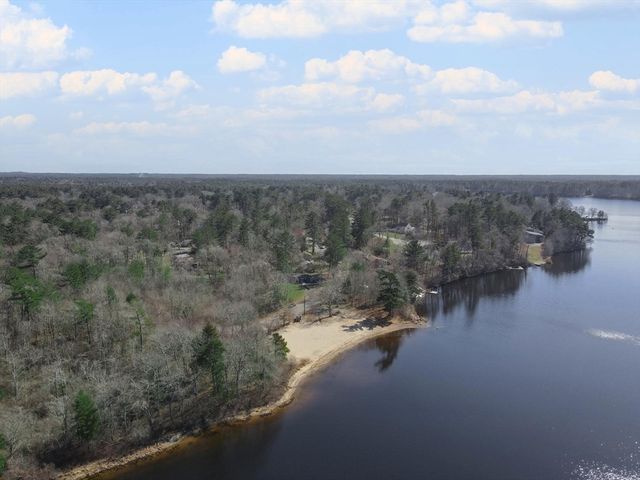 101 Annawon Dr, Halifax, MA 02338