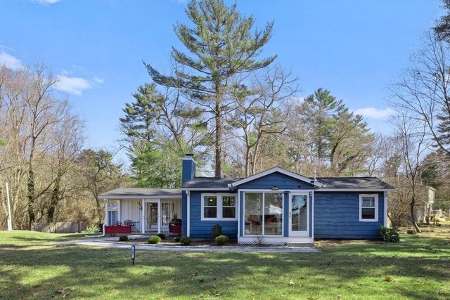 101 Annawon Dr, Halifax, MA 02338