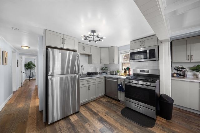101 Annawon Dr, Halifax, MA 02338