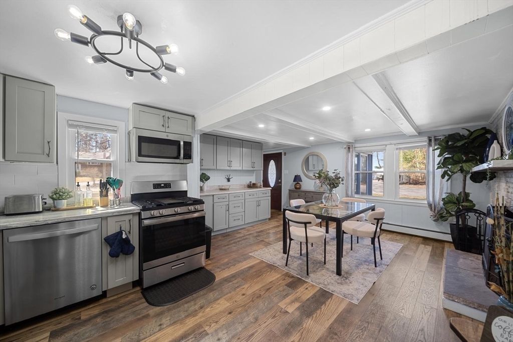 101 Annawon Dr, Halifax, MA 02338