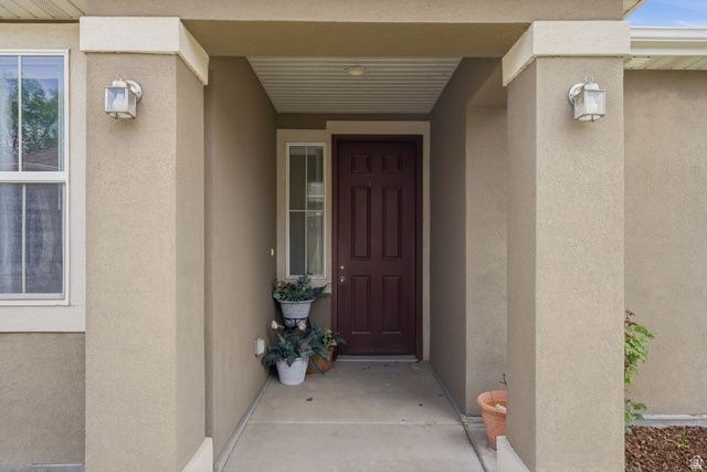 897 HALSTEAD DR, North Salt Lake, UT 84054
