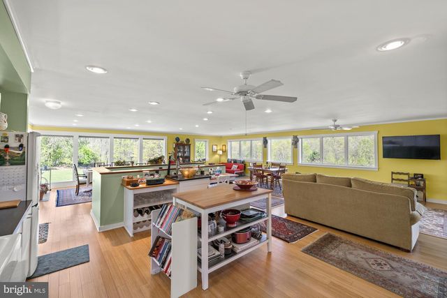 96 PEACH GLEN RD, Gardners, PA 17324
