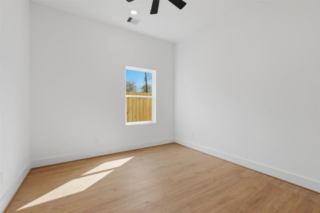 7843 Sunnyhill St, Houston, TX 77088