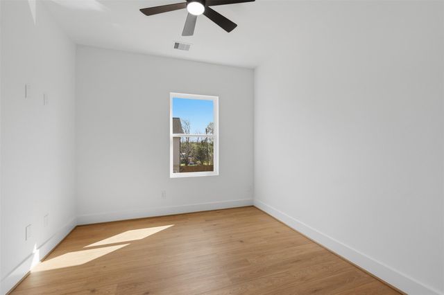 7843 Sunnyhill St, Houston, TX 77088