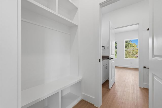 7843 Sunnyhill St, Houston, TX 77088