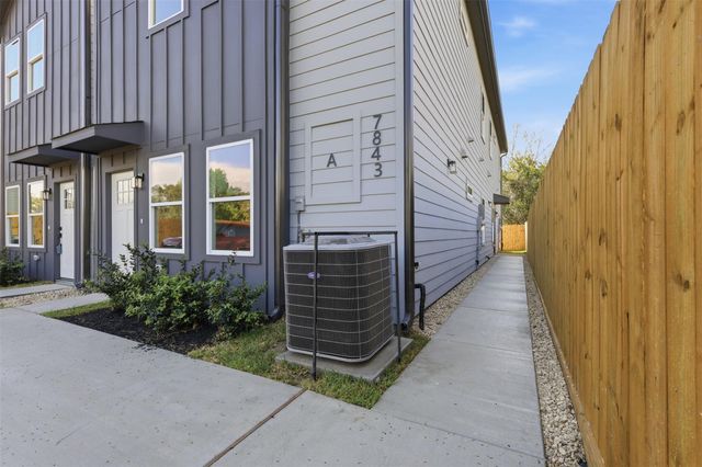 7843 Sunnyhill St, Houston, TX 77088
